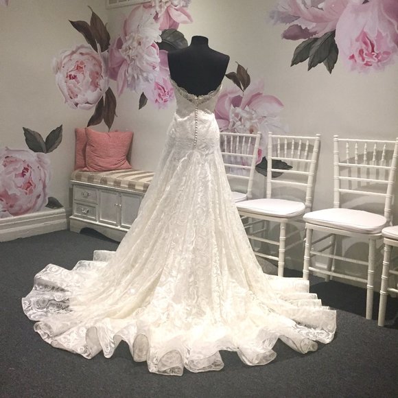 EUGENIA WEDDING GOWN! - Picture 6 of 8